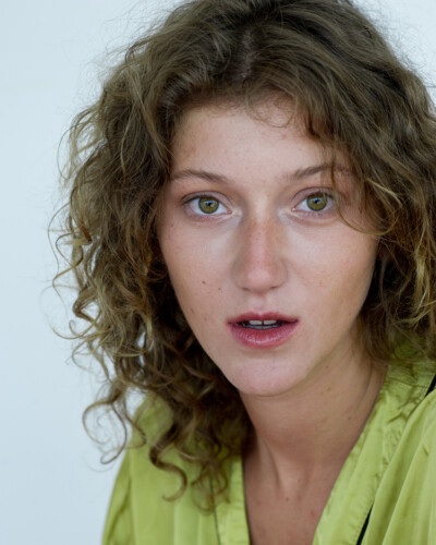 250909 691j MF Sara Idranyi 72dpi Hochschule der Künste Bern (HKB) Studierende - Theater