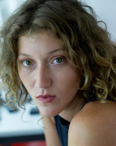 250909 825j MF Sara Idranyi 72dpi Hochschule der Künste Bern (HKB) Studierende - Theater