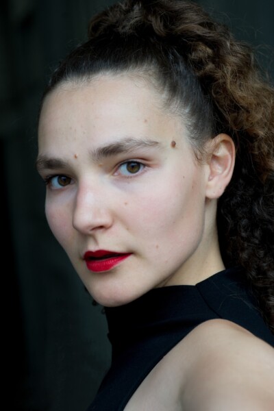 Dolički, Ursula 250424 382j KB Ursula Dolicki 320 dp 1 Hochschule der Künste Bern (HKB) Studierende - Theater